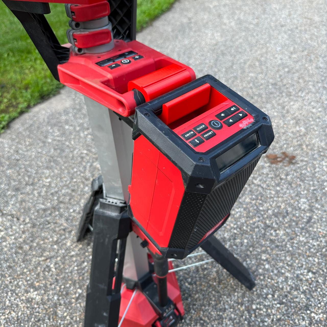 Radio Mount for Milwaukee M18 Light Tower NW3DPrinting