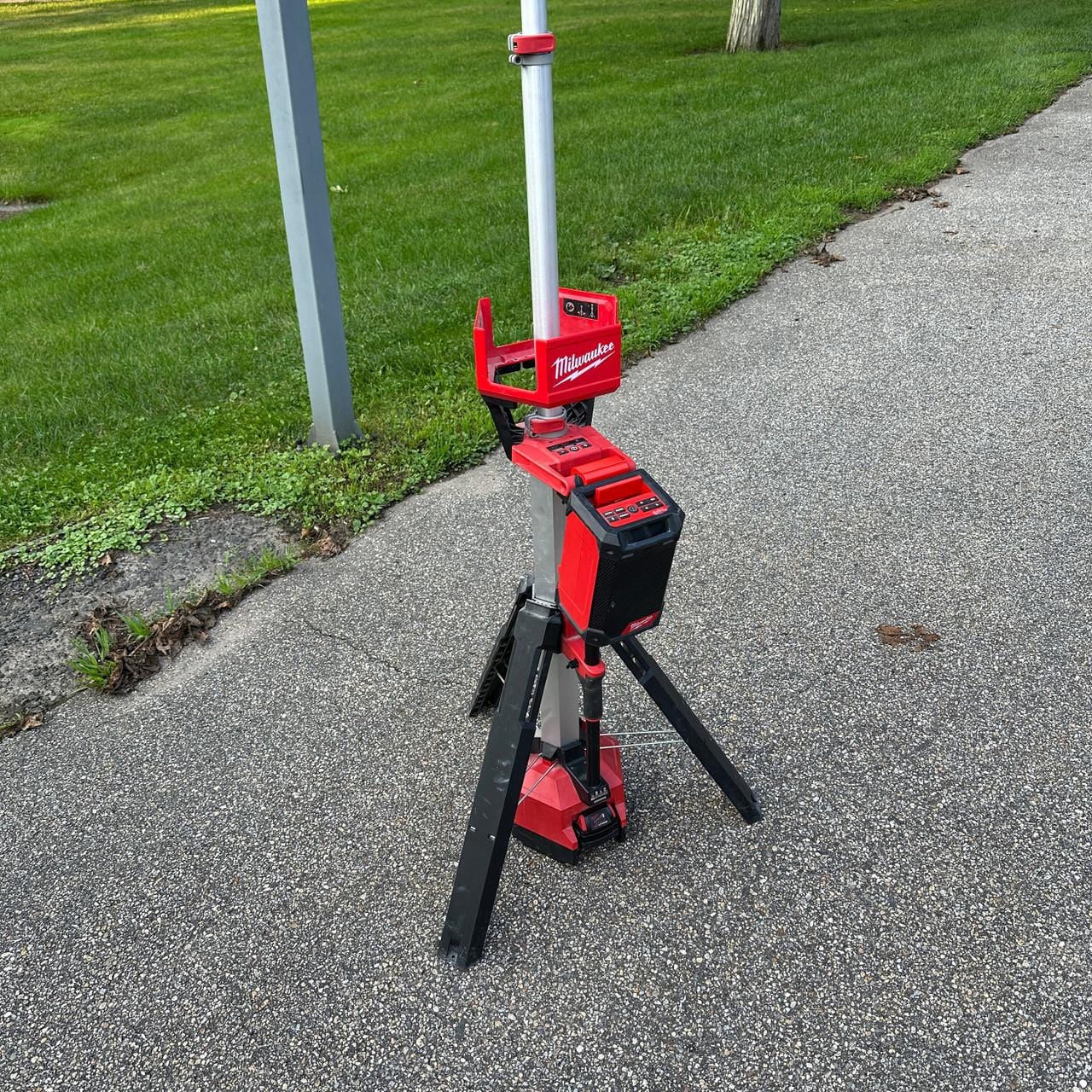 Radio Mount for Milwaukee M18 Light Tower NW3DPrinting