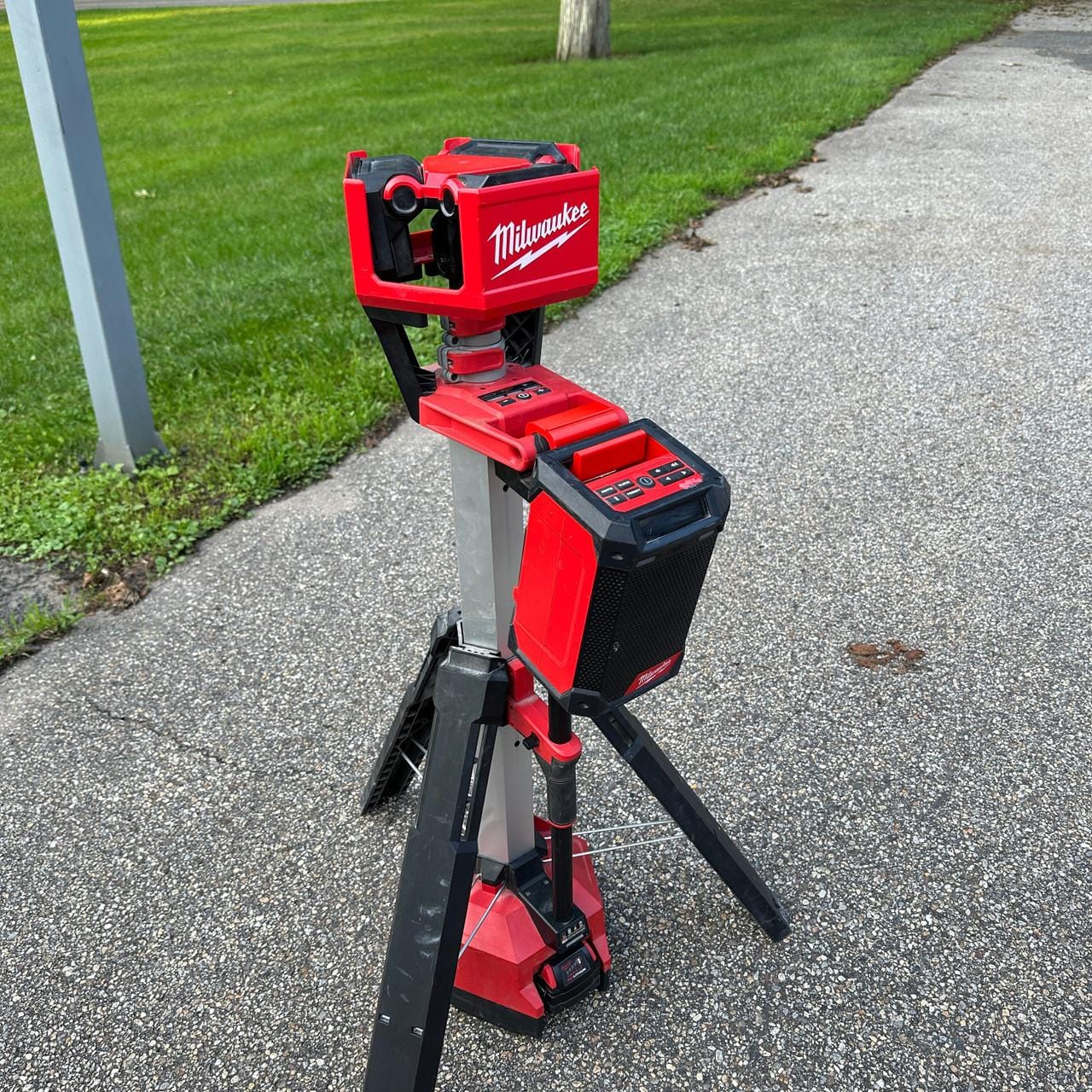 Radio Mount for Milwaukee M18 Light Tower NW3DPrinting